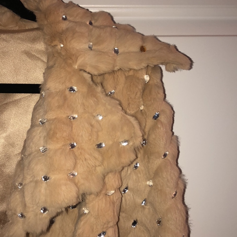 Gorgeous Cache rabbit fur tan jacket, with rhinestones and a silk tie. - Picture 2 of 7